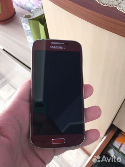 Телефон Samsung Galaxy S4 mini