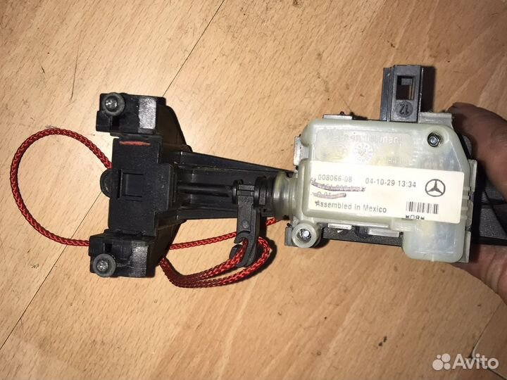 Замок лючка бензабака Мерседес мл 164