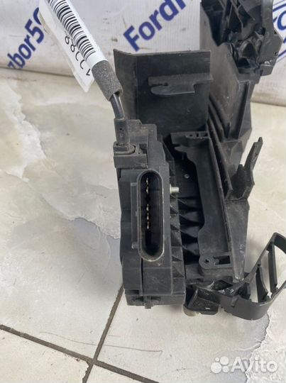 Замок двери передний левый Ford Focus 3 CB8