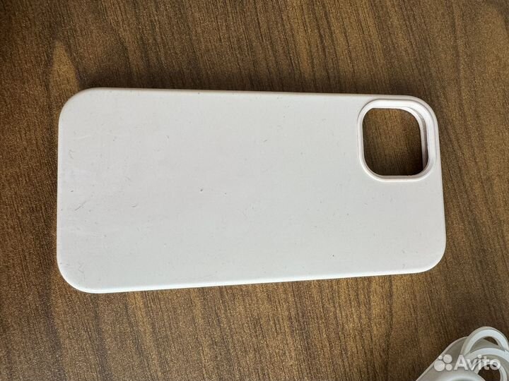 Чехол на iPhone 13