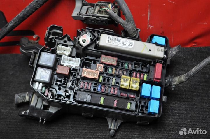 Блок предохранителей toyota prius ZVW30
