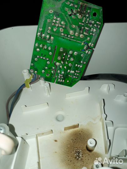 Увлажнитель воздуха нерабочий Electrolux EHU-1010