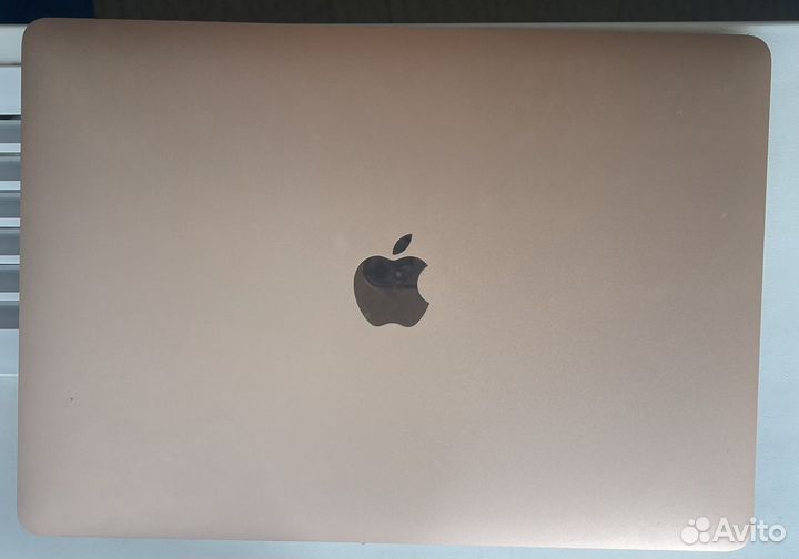 Apple MacBook Air (M1, 2020) золотой