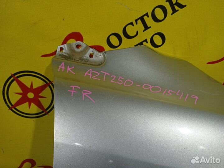 Крыло переднее правое Toyota Avensis AZT250