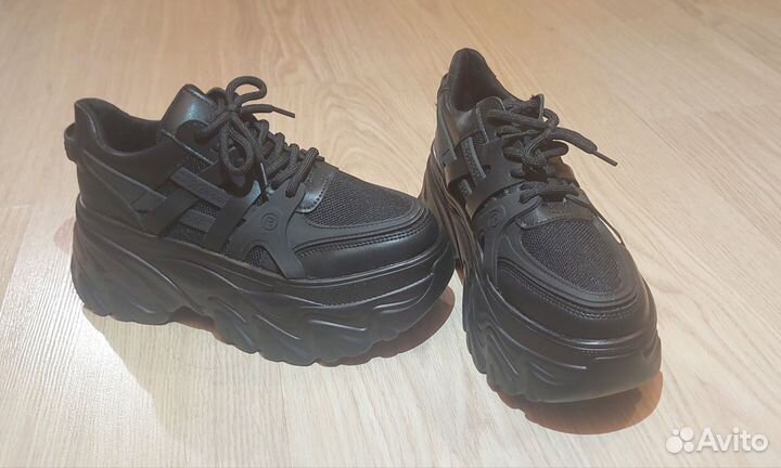 Кроссовки женские 40 размер черные