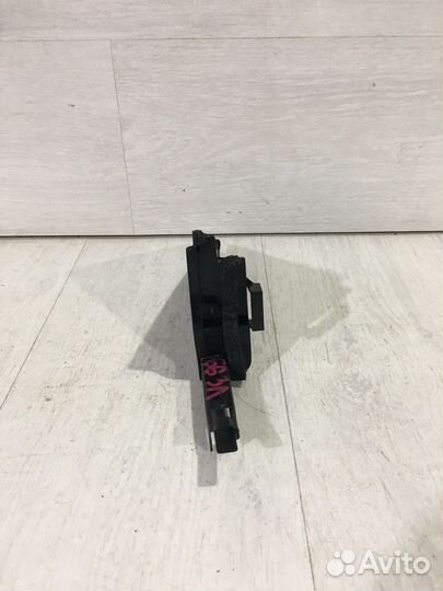 Уголок двери внутренний задн. лев. nissan almera G