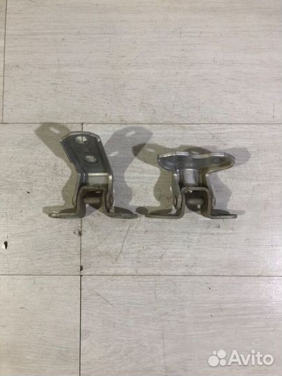 Петля двери зад право toyota corolla E150 1.6 мт с