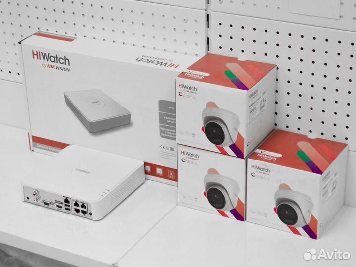 IP-камера HiWatch 4Mpx ColorVu купольная