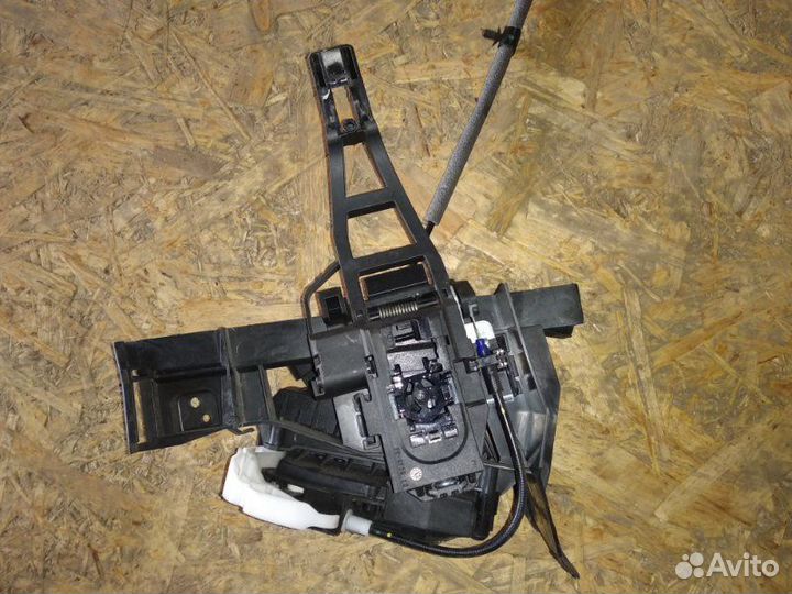 Замок двери задний левый Ford Focus 3 CB8 1.6L