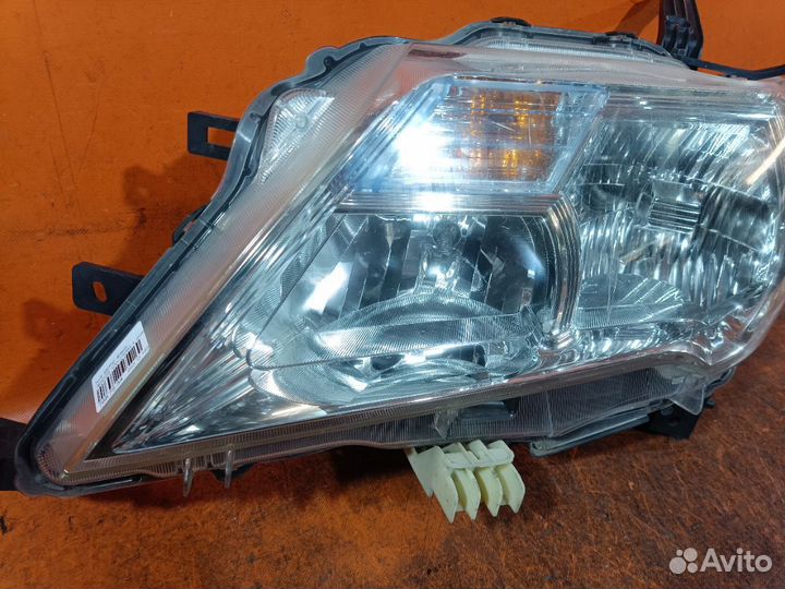 Фара Nissan Serena C26 (Левое)