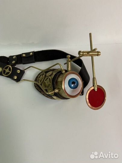 Монокль с глазом