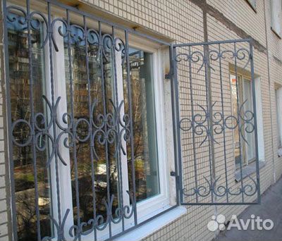 Решетка на окно - со створкой или без