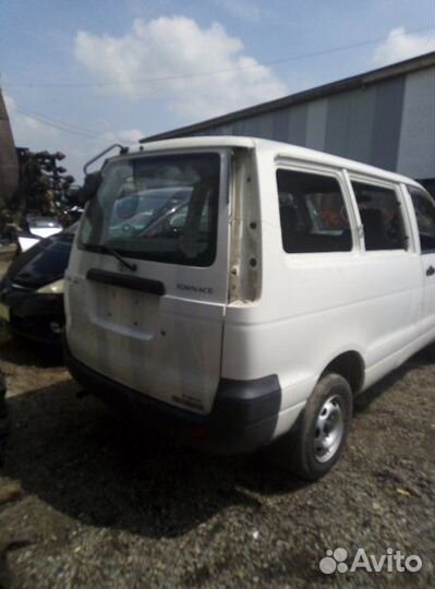 Обшивка двери передняя левая Toyota Lite Ace Noah