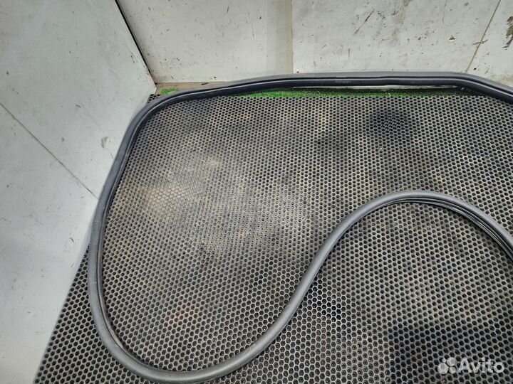 Уплотнитель двери передний левый Kia Ceed 2 JD