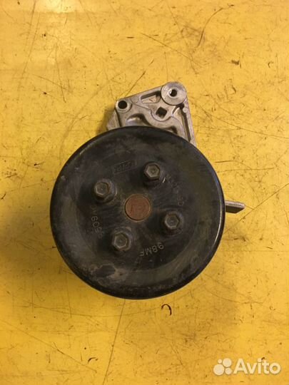 Насос водяной помпа Форд Фокус Ford Focus 2