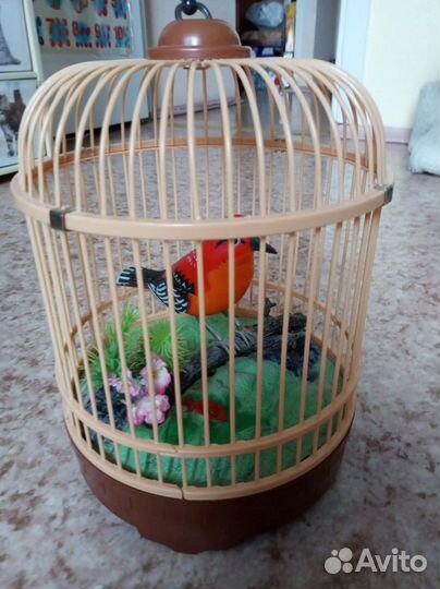 Попугайчик в клетке игрушечный