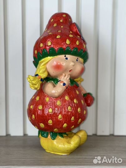 Фигурка садовая ягодка клубничка для дачи и сада