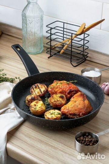 Набор кастрюль и сковородок с крышками