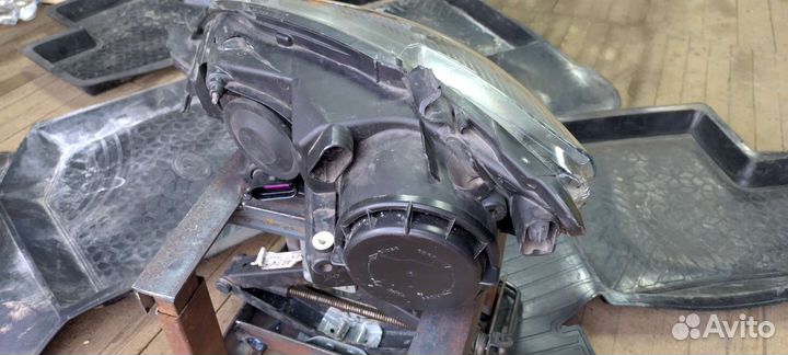 Фара на Volkswagen golf plus