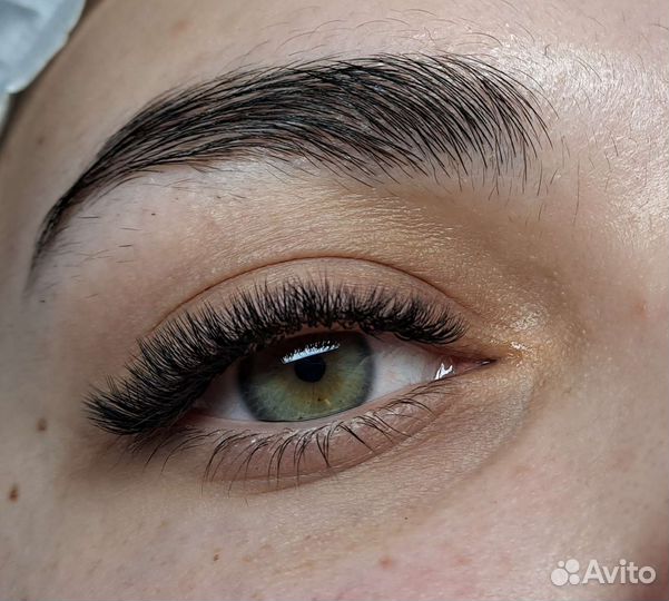 Мастер по наращиванию ресниц