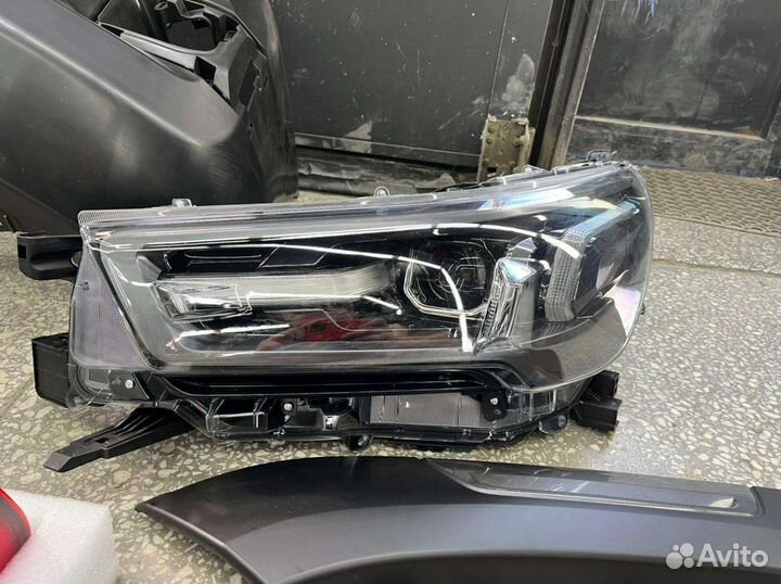 Рестайлинг Toyota Hilux 2020 в Black Onyx