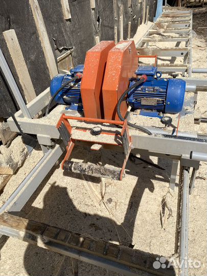 Кромкообрнзной станок