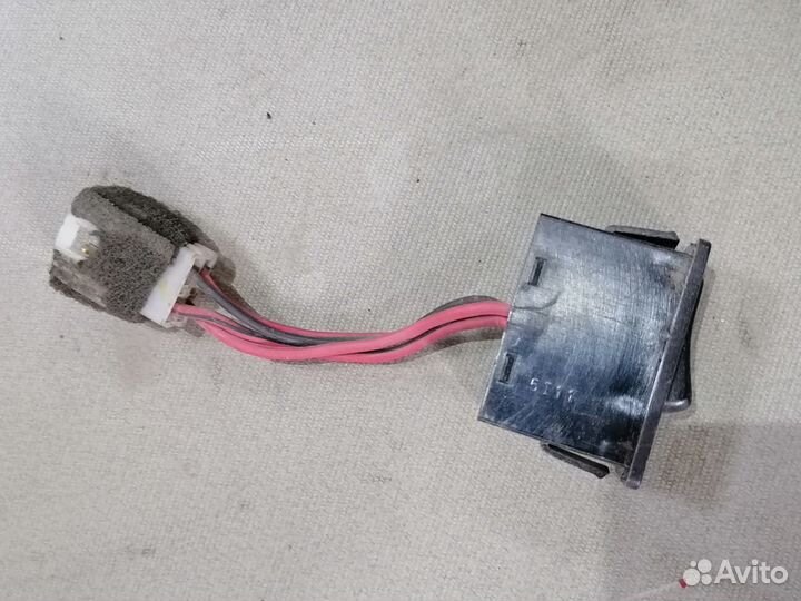 Кнопка обогрева заднего стекла Mazda 323 BF 1985