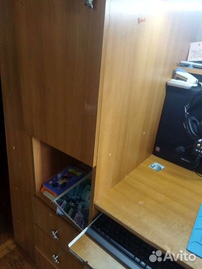 Детская кровать чердак со столом и шкафом