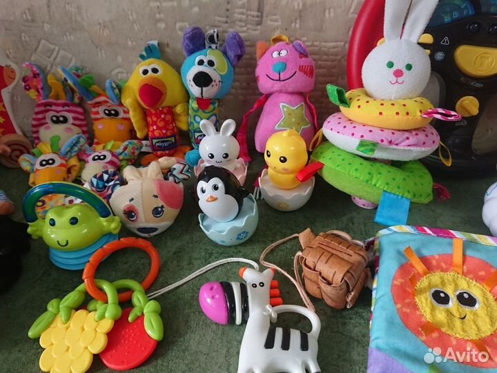 Игрушки интерактивные и пакетом