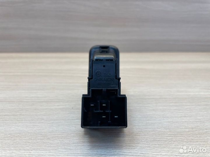 Кнопка стеклоподъемника задняя Volkswagen Polo