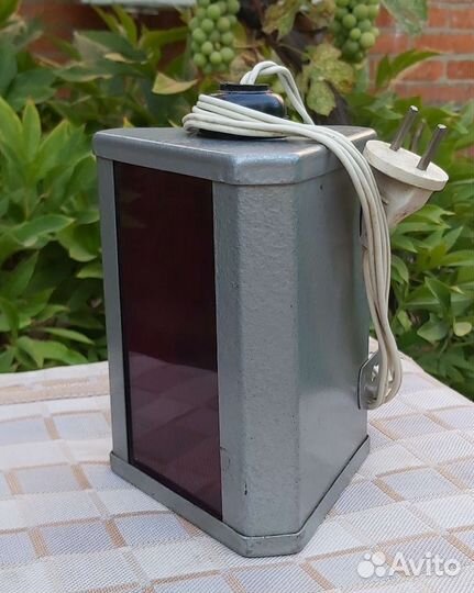 Красный фонарь для фотопечати