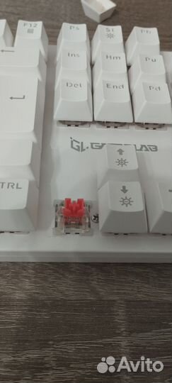 Механическая клавиатура белая