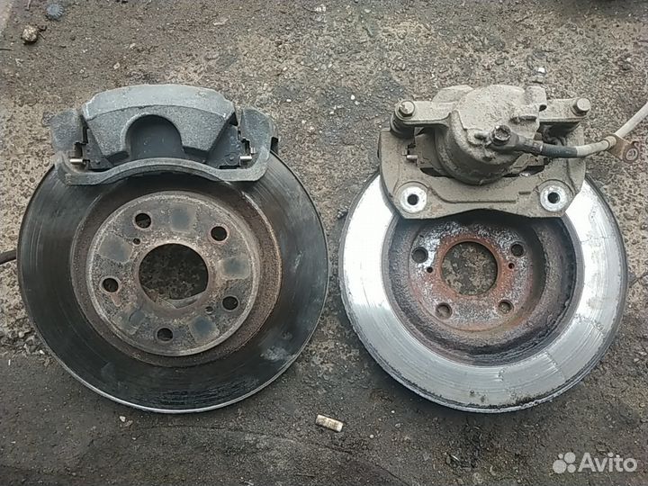 Суппорт тормозной Toyota RAV4 2008 год