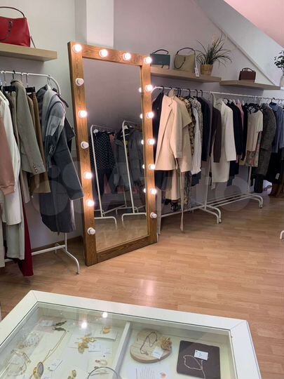 Аренда шоурума, рейла, полки, места