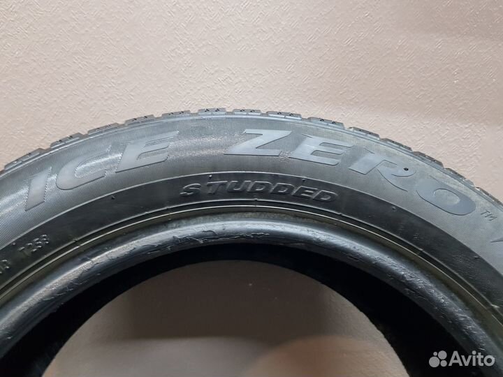 Pirelli Ice Zero 215/55 R17 98T