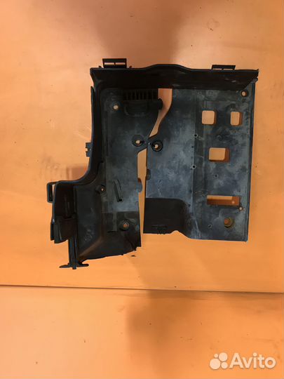 Поддон акб на Land Rover Discovery 3