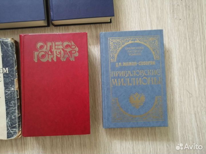 Книги (Стругацкие, Толстой, Гоголь, Некрасов тд)