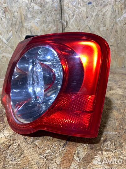 Фонарь задний правый Volkswagen Passat B6 седан