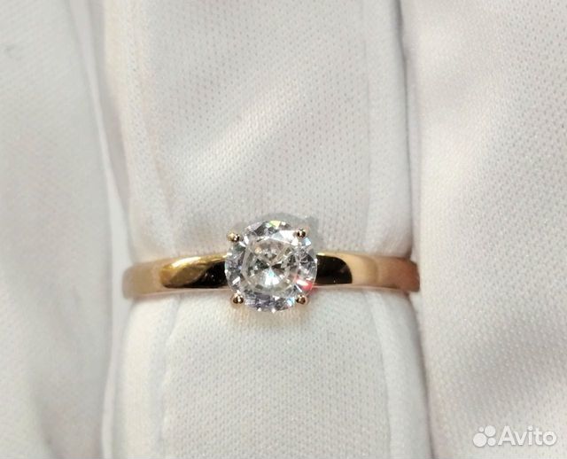 Золотое кольцо с фианитом 16р