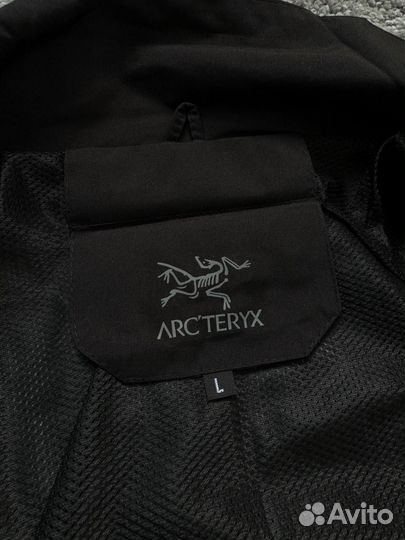 Ветровка Arcteryx черная
