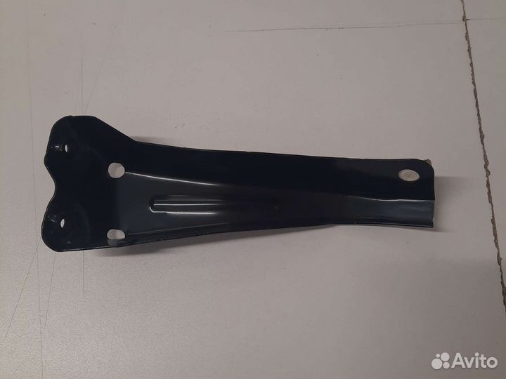 Кронштейн крепления крыла переднего, правый Мазда