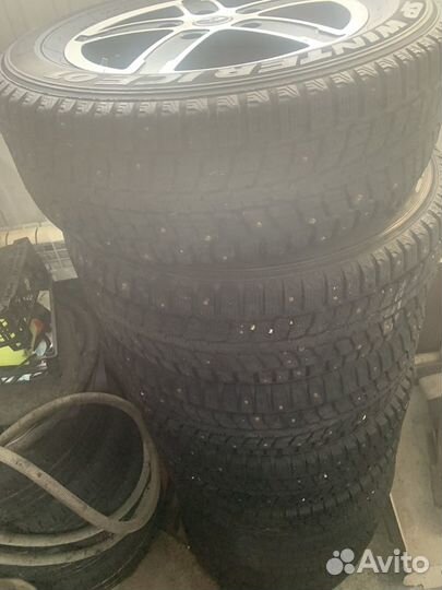 Dunlop SP Winter Ice 01 215/65 R16 102