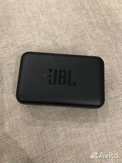 Зарчдный кейс для наушников jbl