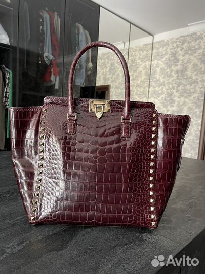Сумка из кожи аллигатора Valentino эксклюзив