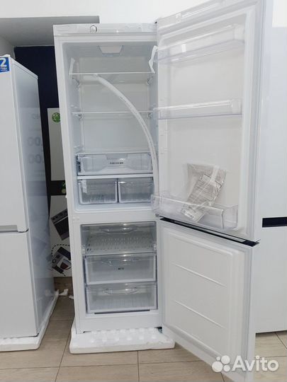 Новый холодильник Indesit DS 4180 W