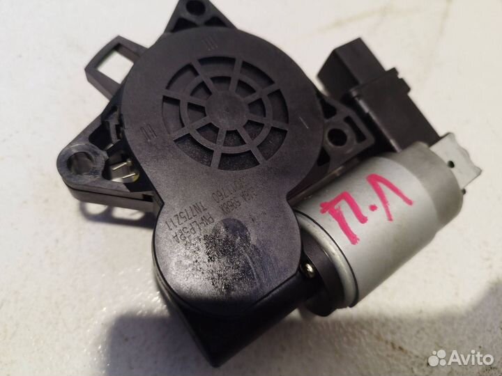 Моторчик стеклоподъемника передний левый Mazda 6