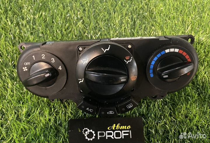 В наличии блок управления климатом Lacetti