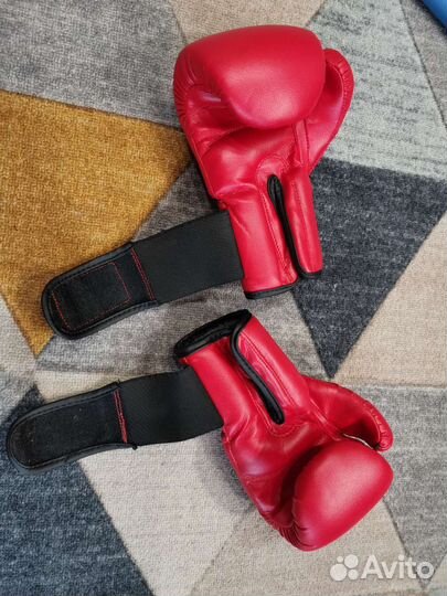 Детские боксерские перчатки и шлем