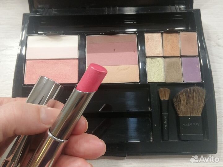 Палетка с косметикой Мэри Кэй