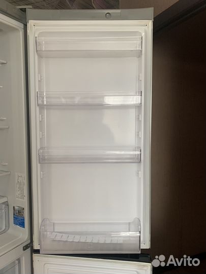 Холодильник Indesit DF5200 S